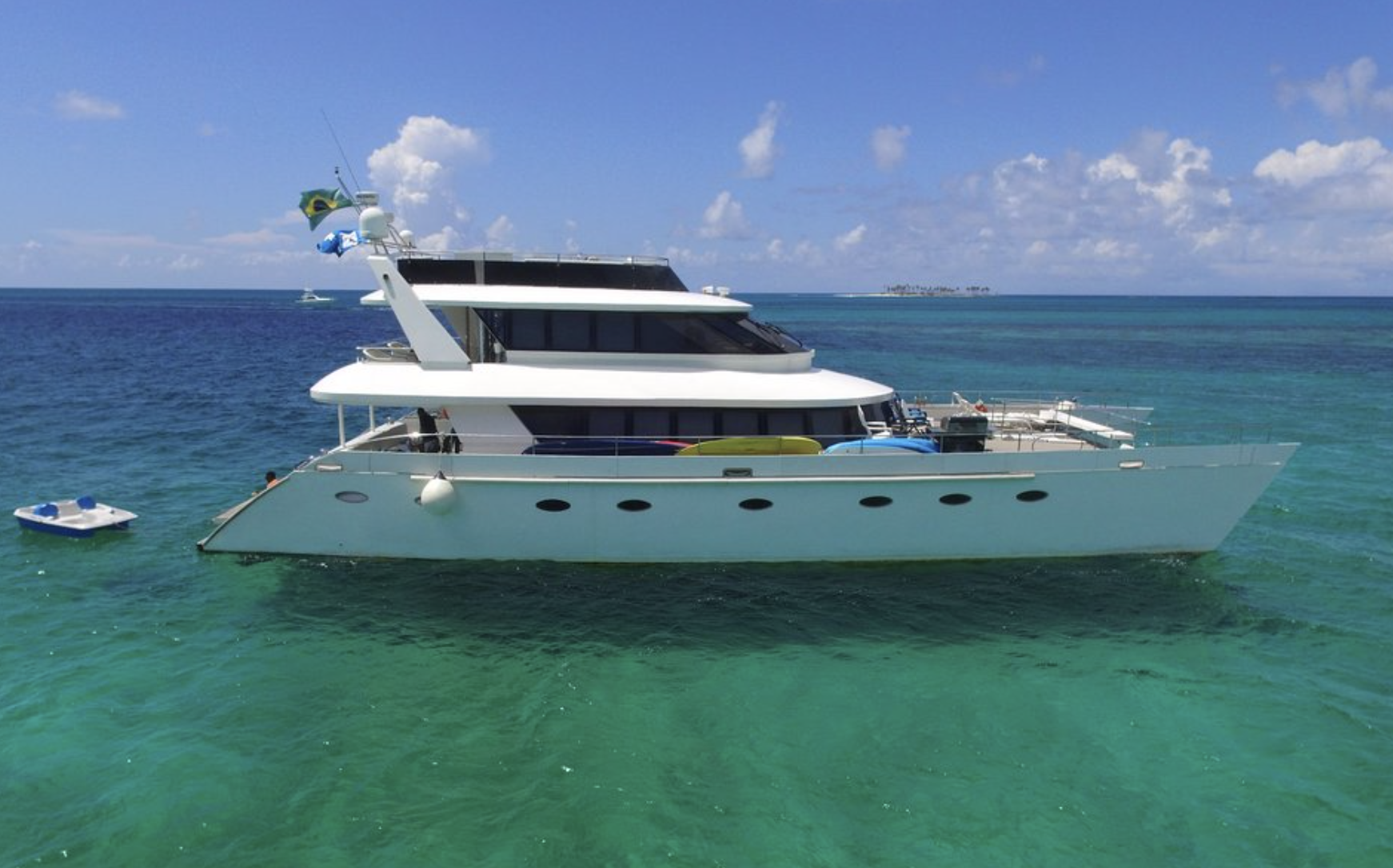 80' Luxury Catamaran